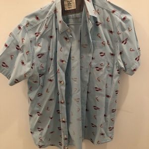 Light blue button down short sleeve crab shrimp lobster shirt size medium.